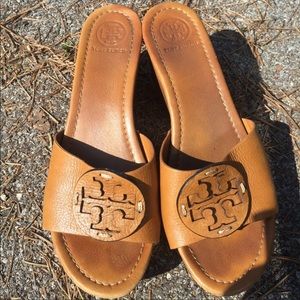 Tory Burch super cute Sandler’s size 9
